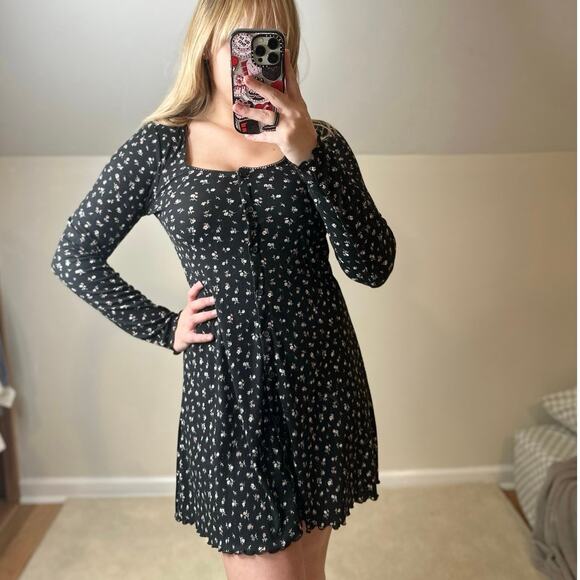 H&M | Divided: Black Dainty Floral Henley Picot Trim - Picture 1 of 8